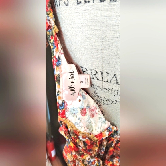 Willow & Root Vibrant Floral Blouse - Picture 5 of 6